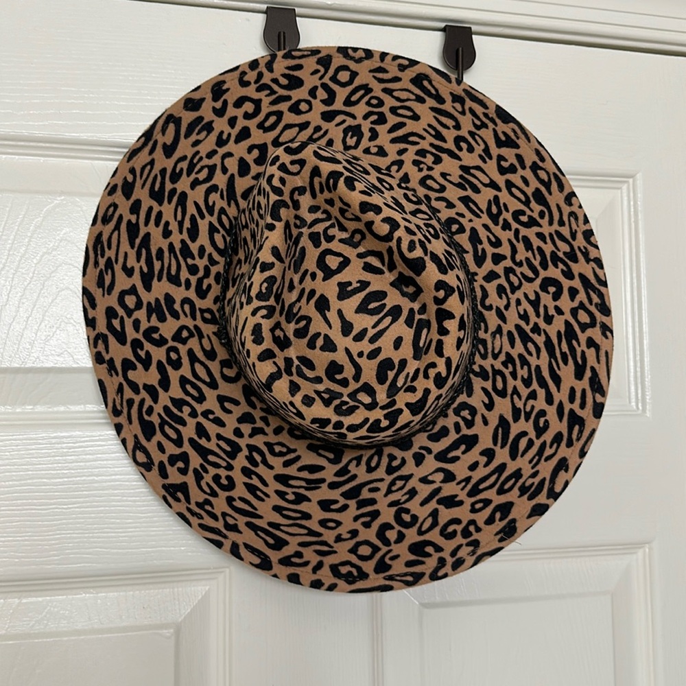 Leopard print felt wide brim hat